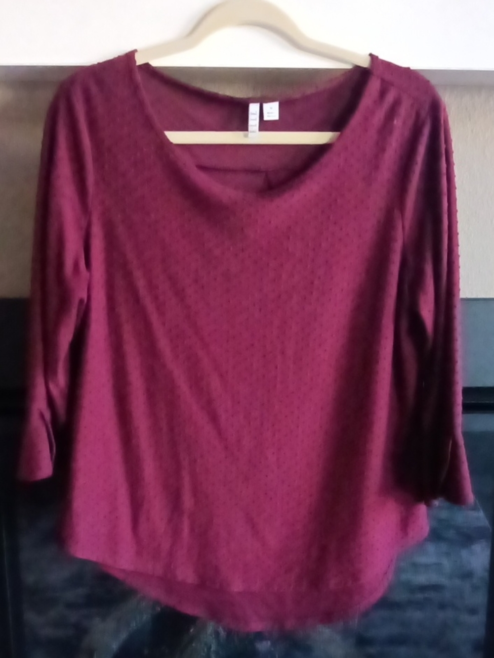 Elle 3/4 Sleeve Top in Burgundy Size Medium